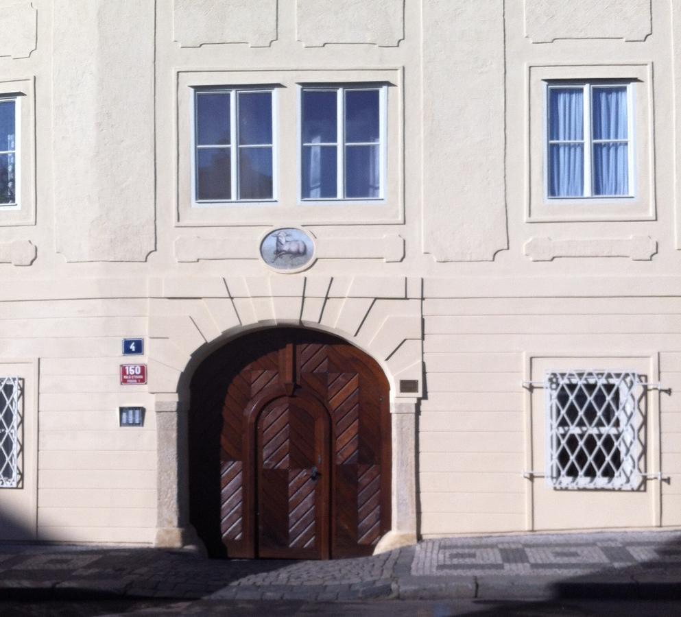 Apartment Dum U Cerneho Beranka Prague Exterior photo